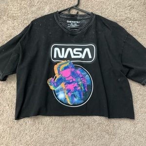 black short sleeve cropped tee shirt